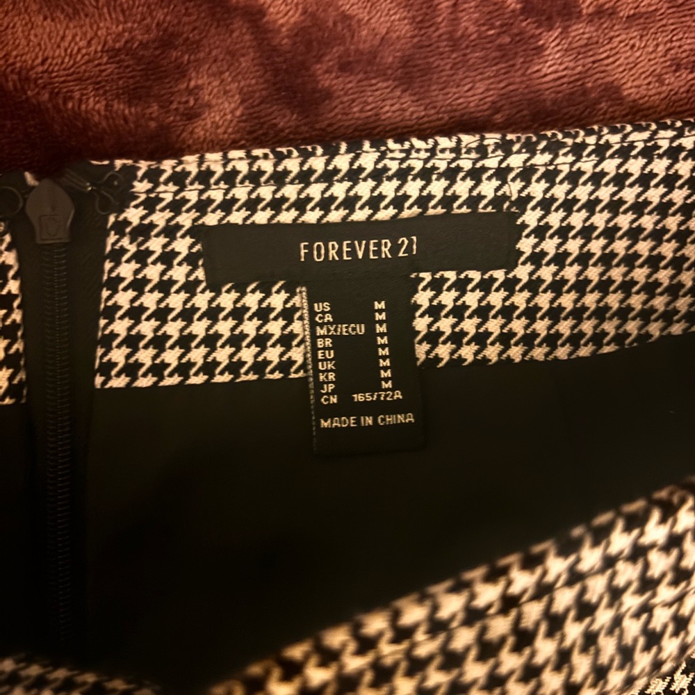 Black and white skirt!! #RIPForever21 - Picture 3 of 3